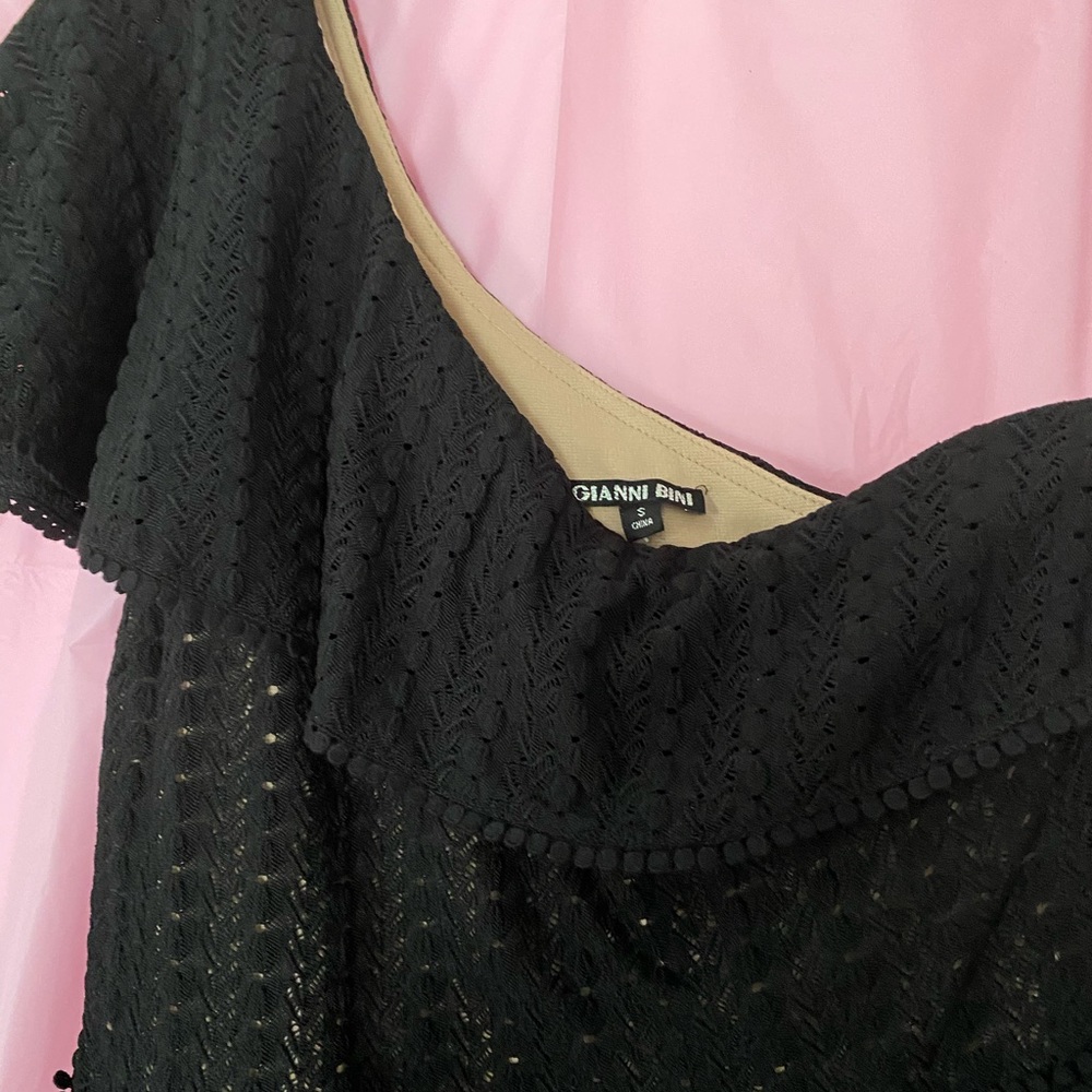 One-shoulder dress
